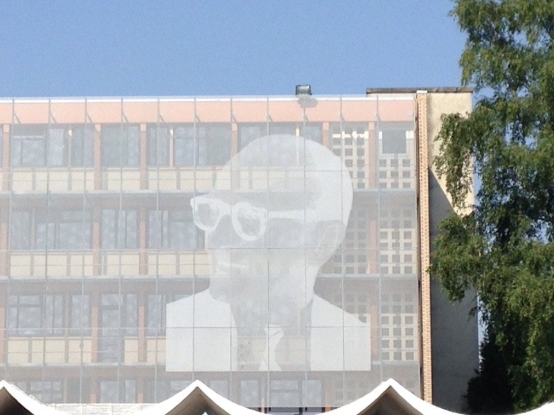 Lycée Guy Mollet — Façade en tôle perforée