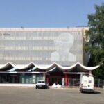 Lycée Guy Mollet — Façade en tôle perforée