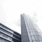 Hôtel de Région — Façade « brise-soleil » en tôles perforées