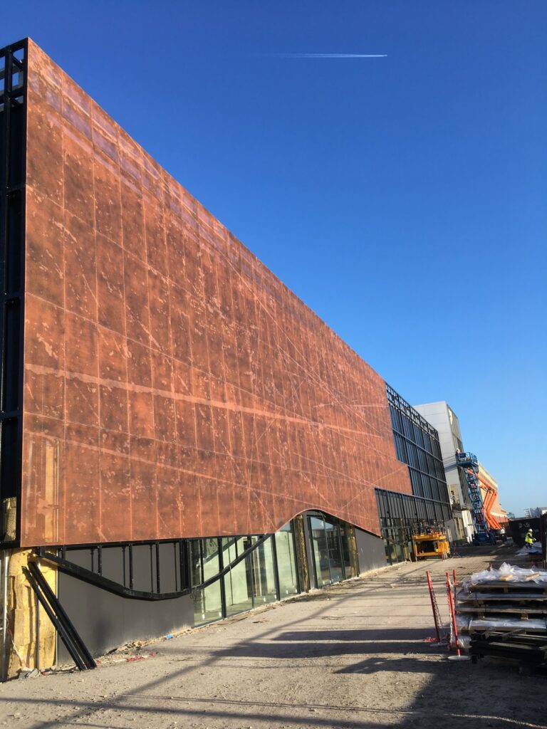 Patinoire de Dunkerque — Habillage de façade perforé