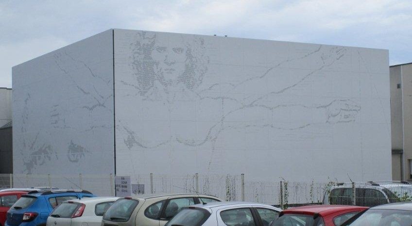 Pôle imagerie et cancérologie — Habillage de façade perforé