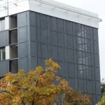 Banque à Nanterre — Façade en tôle perforée
