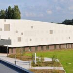 Pôle universitaire de Maubeuge — Façade en tôle perforée