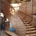 Restaurant « 58 Tour Eiffel » — Garde-corps décoratifs et faux plafonds perforés