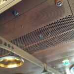 Restaurant « 58 Tour Eiffel » — Garde-corps décoratifs et faux plafonds perforés